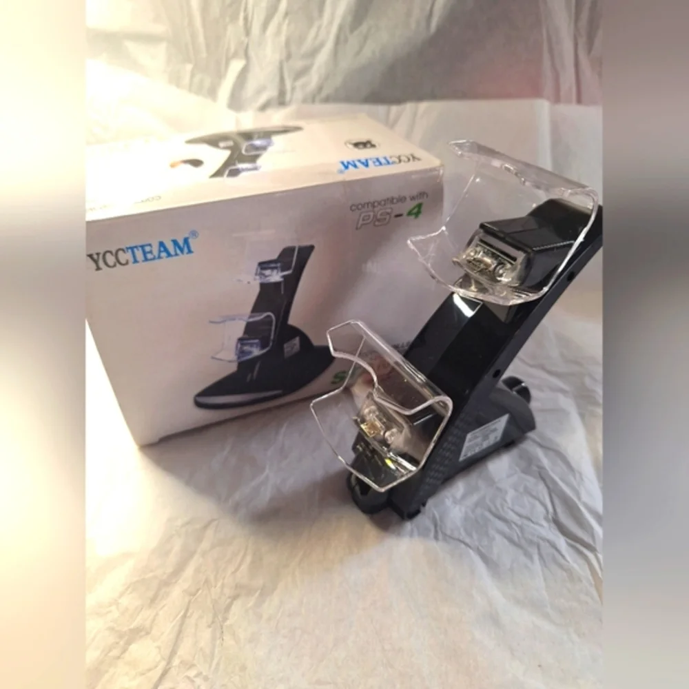 YCCTEAM Dual Contrloller Stand And Charging Station NIB Black Playstation 4